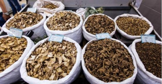 一反常态！中药材价格持续上涨，上市药企为何淡定表示“影响不大”？